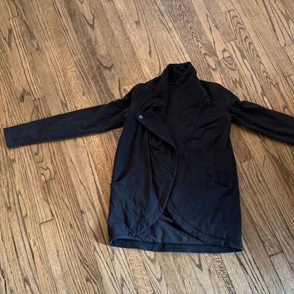 Lululemon Women’s black jacket - size 6 - Picture 2 of 7